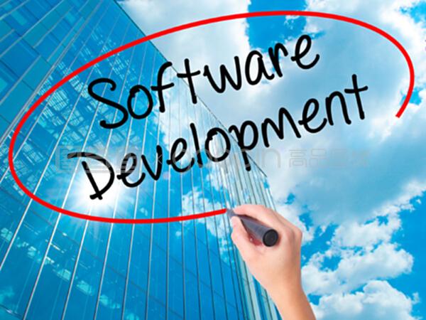 女性手寫軟件開發(fā)與黑色標(biāo)記